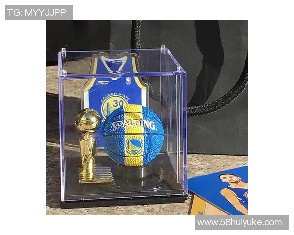 大型手办足球球星模型收藏推荐 带你领略球场传奇人物的风采